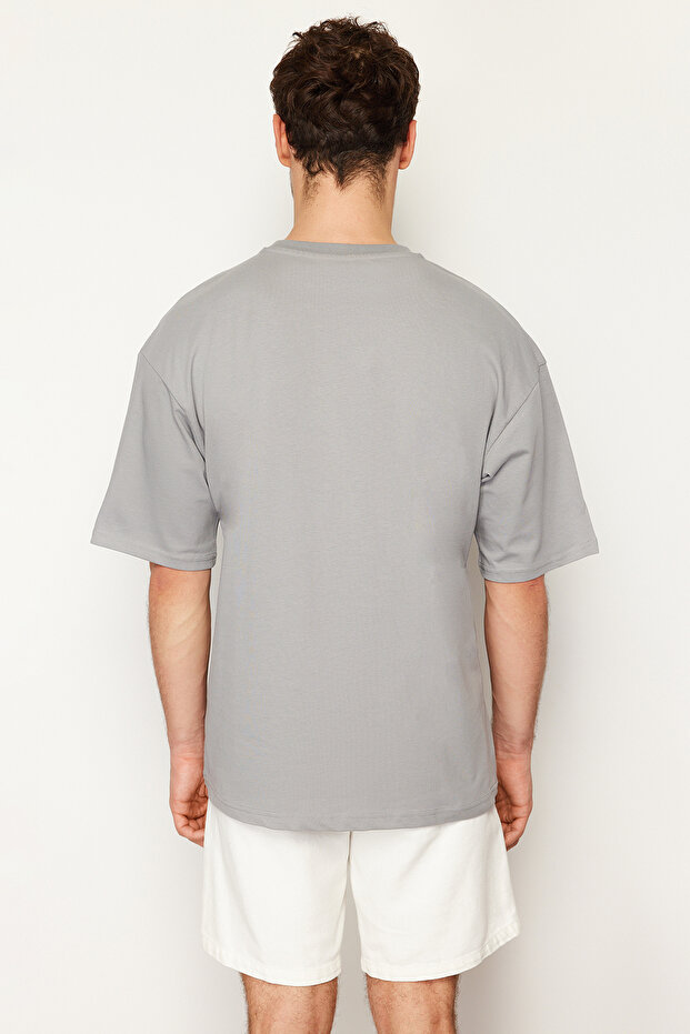 Gri Oversize %100 Pamuklu Bisiklet Yaka Minimal Yazı Baskılı T-Shirt TMNSS23TS00084 - 2