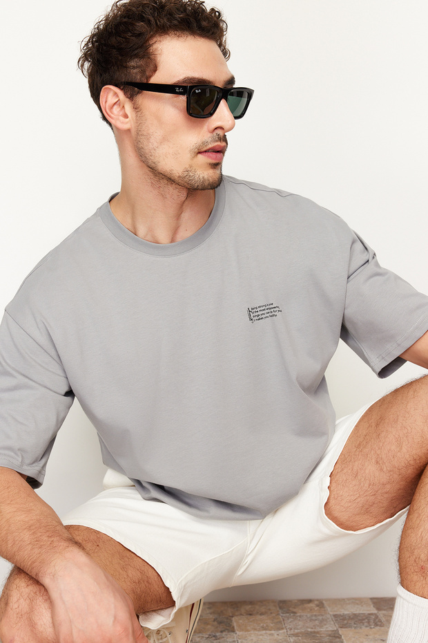Gri Oversize %100 Pamuklu Bisiklet Yaka Minimal Yazı Baskılı T-Shirt TMNSS23TS00084 - 4