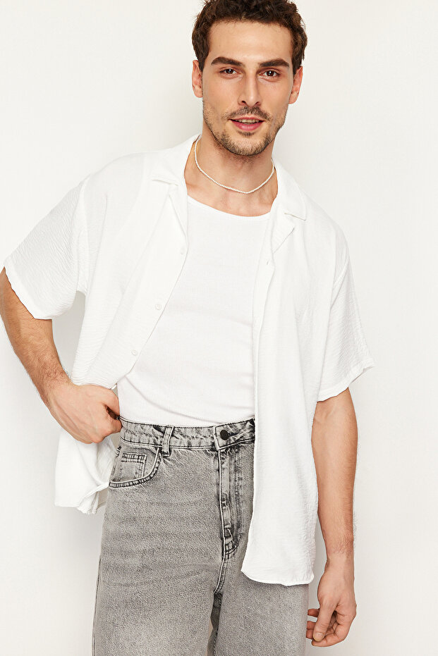 Beyaz Oversize Fit Yazlık Kısa Kollu Keten Görünümlü Gömlek TMNSS24GO00019 - 4