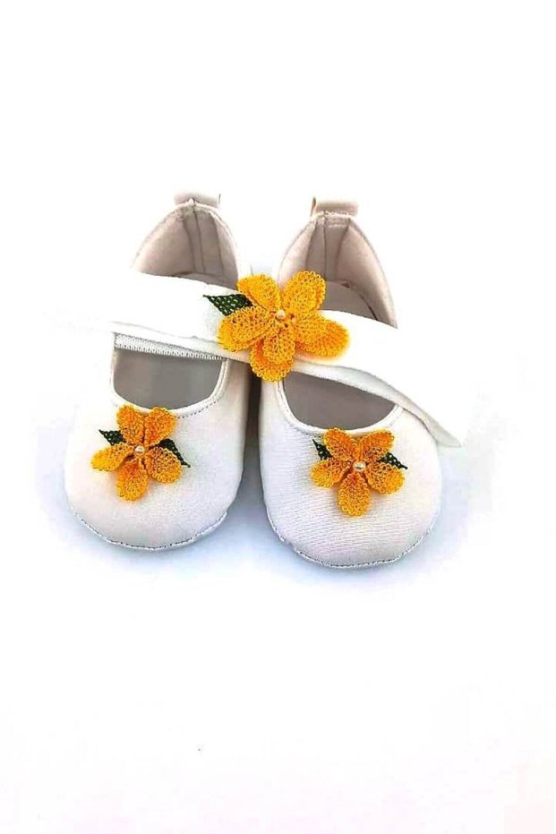SPECIAL SERIES DARK YELLOW DAISY Needle Embroidered WHITE, ELASTIC SHOES, BABY GIRL'S SHOES AND BANDANA