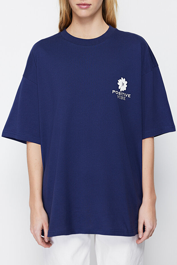 Lacivert %100 Pamuk Sırt Baskılı Oversize/Geniş Kalıp Bisiklet Yaka Örme T-Shirt TWOSS23TS00321 - 4