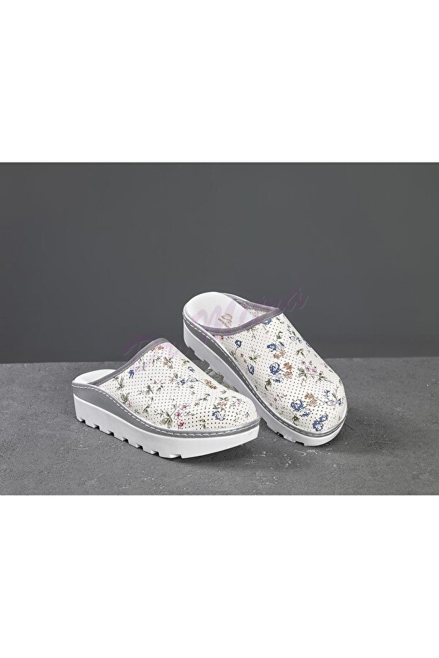 Women's Sabo Slippers with Tractor Sole Holes 809