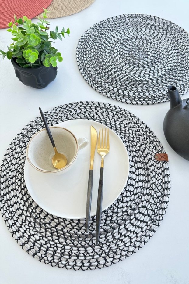 2 Pieces Premium American Service Stain Resistant Washable 36cm Black and White Straw Braid Charger Set