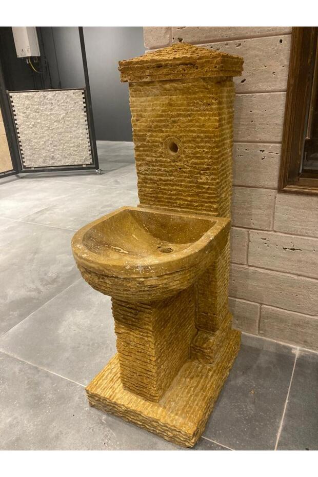 Bahçe çeşmesi