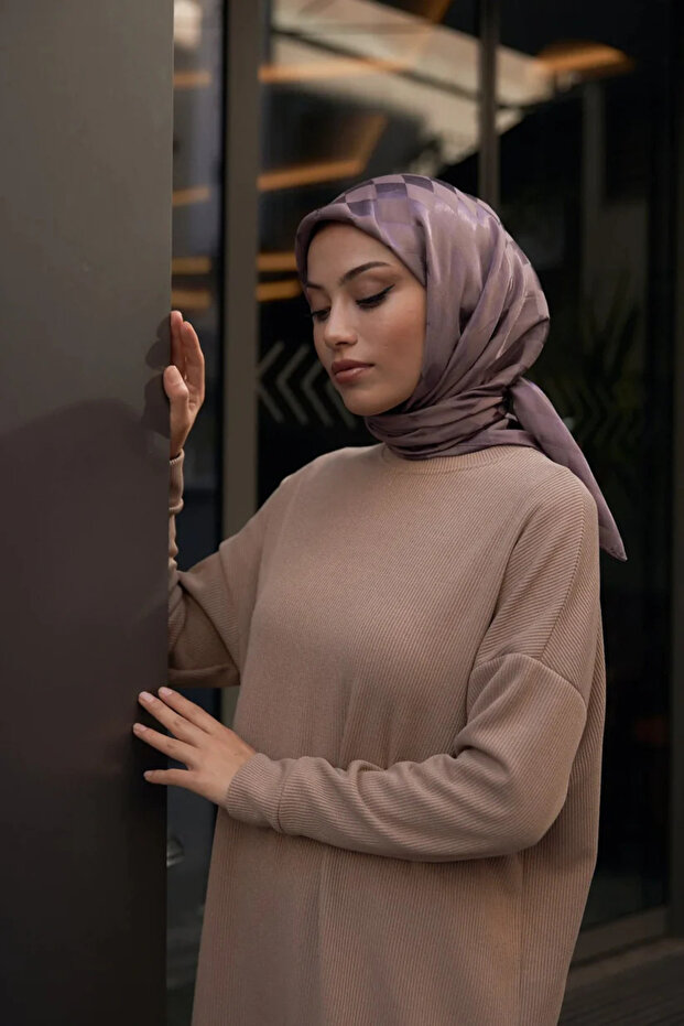 وشاح جاكار بنمط الداما0