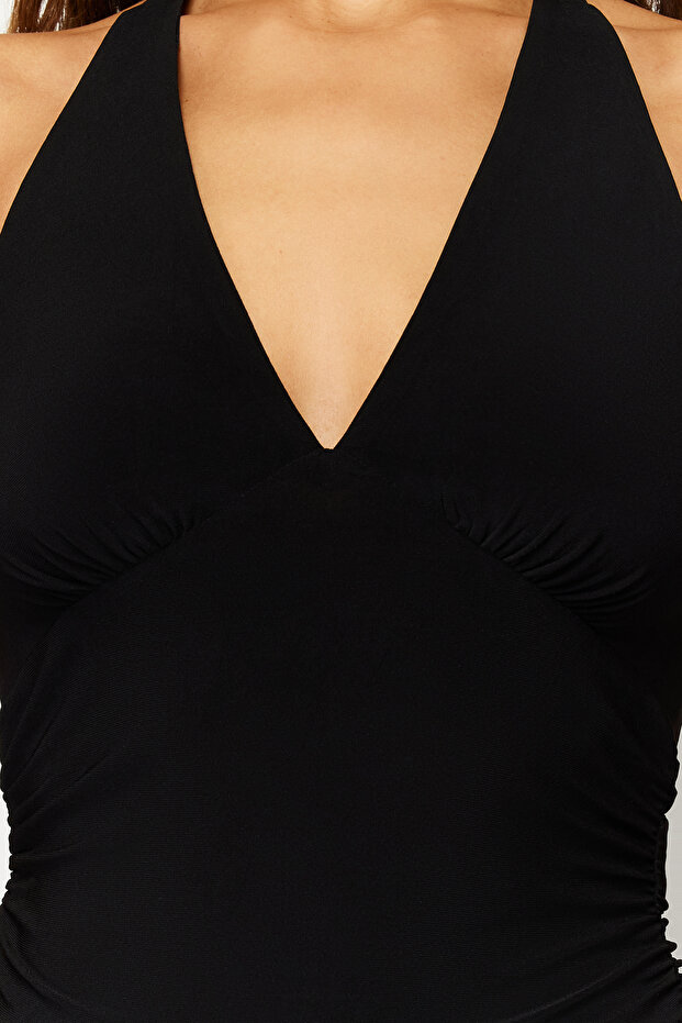 Siyah Boyundan Bağlamalı Vücuda Oturan Esnek Crop Örme Bluz TWOSS24BZ00061 - 4