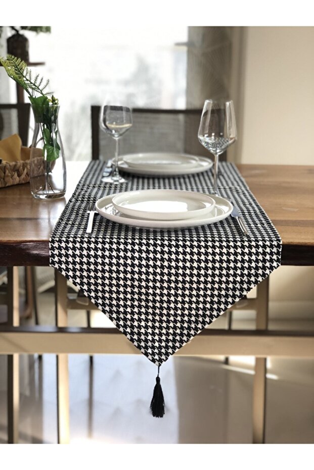 Classic Elegance: Plain Houndstooth Patterned Tasseled Runner, Table Cloth - 4