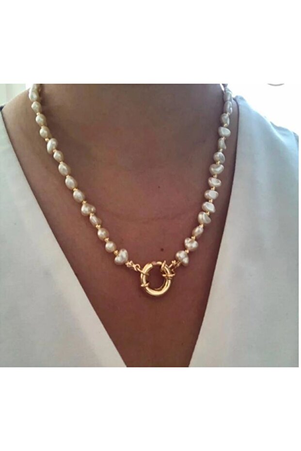 Women's Baroque Lock Rudder Pearl Necklace