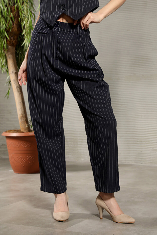 Women's Ornamental Pocket Striped Carrot Trousers