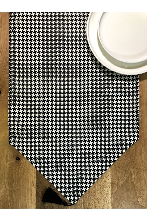 Classic Elegance: Plain Houndstooth Patterned Tasseled Runner, Table Cloth - 3