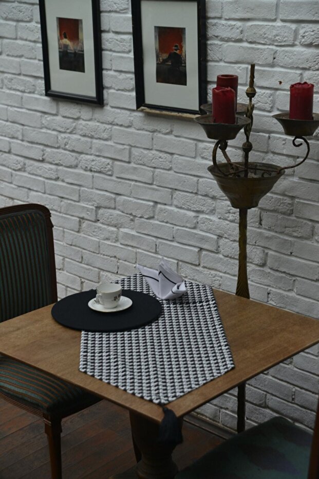 Classic Elegance: Plain Houndstooth Patterned Tasseled Runner, Table Cloth - 2