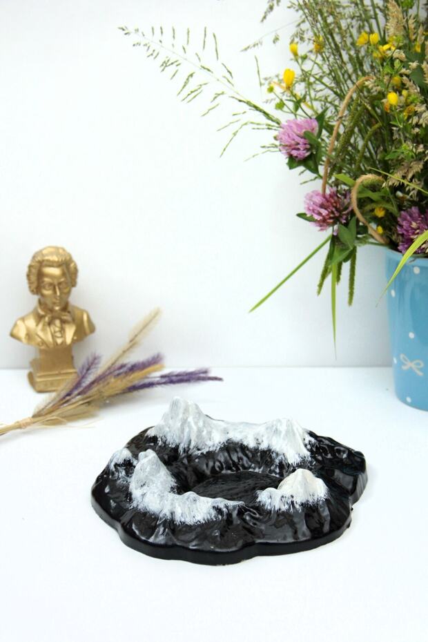 منفضة سجائر نموذج الجبل وكائن زخرفي - 2