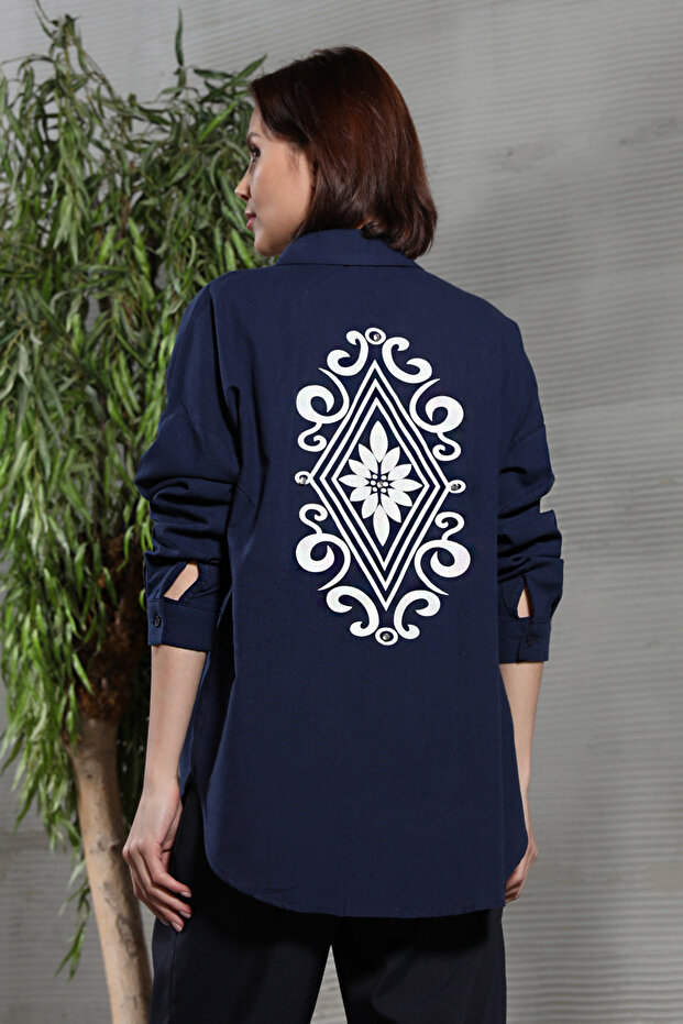 Kadın Arkası Baskılı Gömlek - 4