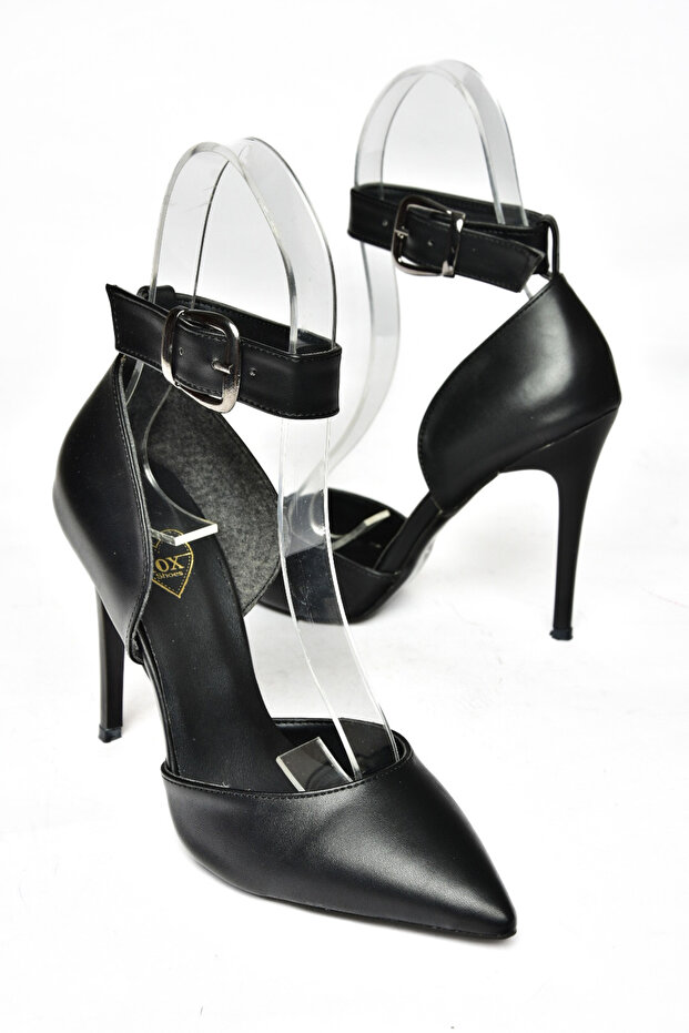 Női fekete sarkú cipő K654073309 - 2