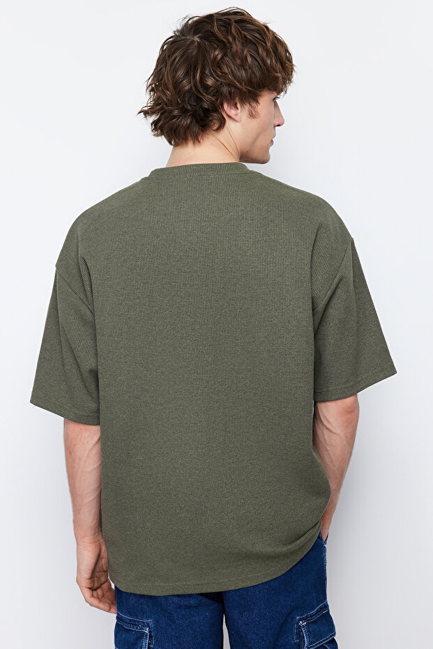 Haki Oversize Kısa Kollu Dokulu T-shirt TMNSS22TS00049 - 2
