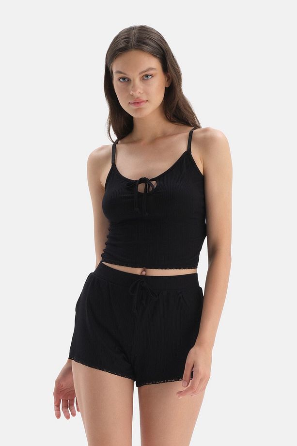 Siyah Askılı Viskon Pijama Üstü - 1