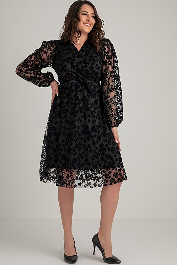 Black Daisy Detailed Plus Size Dress