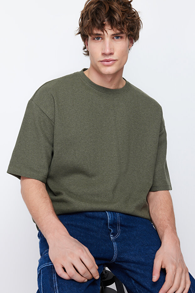 Haki Oversize Kısa Kollu Dokulu T-shirt TMNSS22TS00049 - 4