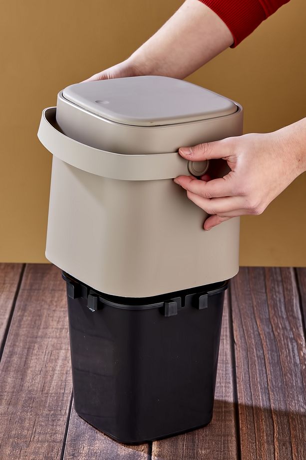 Yeni Nesil Akıllı Kapak Deri Kulplu Tezgah Üstü Mutfak Çöp Kovası 4 Litre - 6