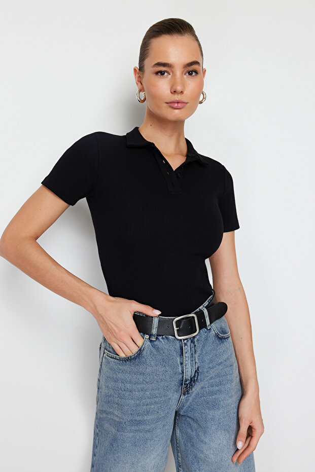 Siyah Polo Yaka Düğmeli Kısa Kol Esnek Fitilli Örme Bluz TWOSS24BZ00111 - 2