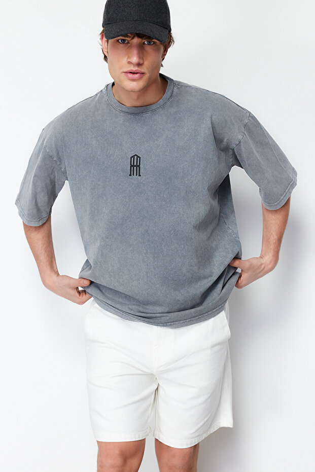 Gri Oversize/Geniş Kesim Eskitme/Soluk Efektli %100 Pamuklu T-shirt TMNSS24TS00146 - 5