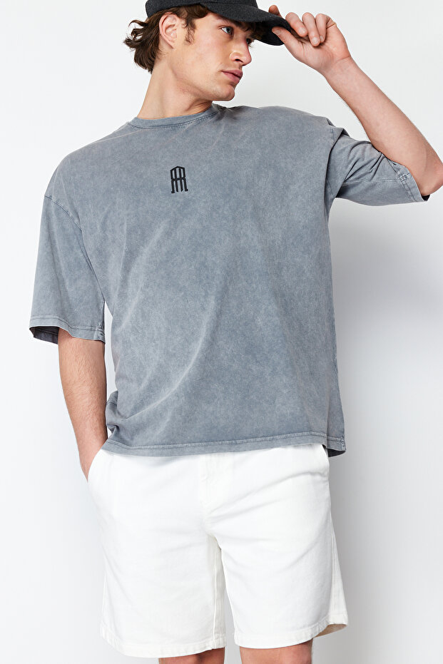 Gri Oversize/Geniş Kesim Eskitme/Soluk Efektli %100 Pamuklu T-shirt TMNSS24TS00146 - 4