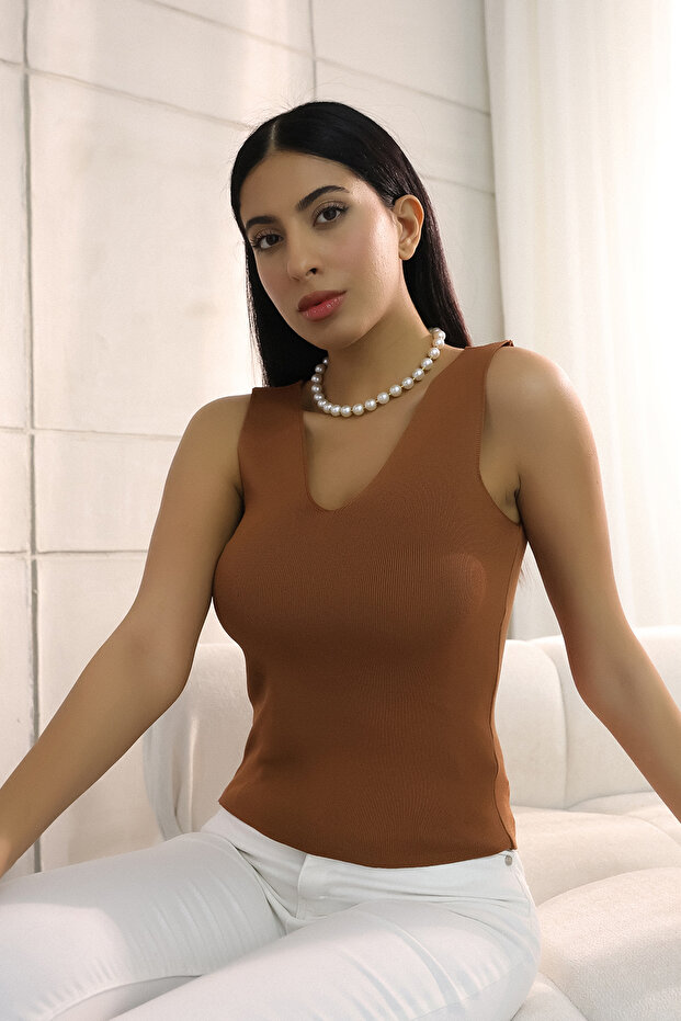 الخامس الرقبة سميكة الأشرطة الأساسية الصيف المرأة تريكو القميص