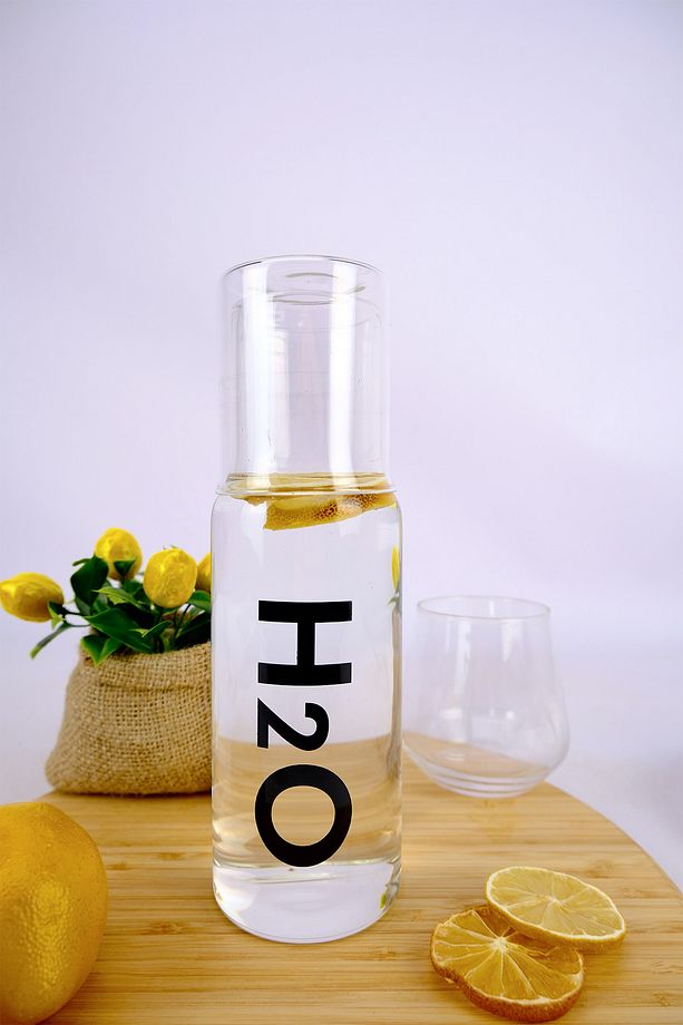 H2O Cam Kapaklı Başucu Su ve Meşrubat Sürahisi Karaf Şişe 600 Ml Siyah – H2O75758 C1-1-18 - 2