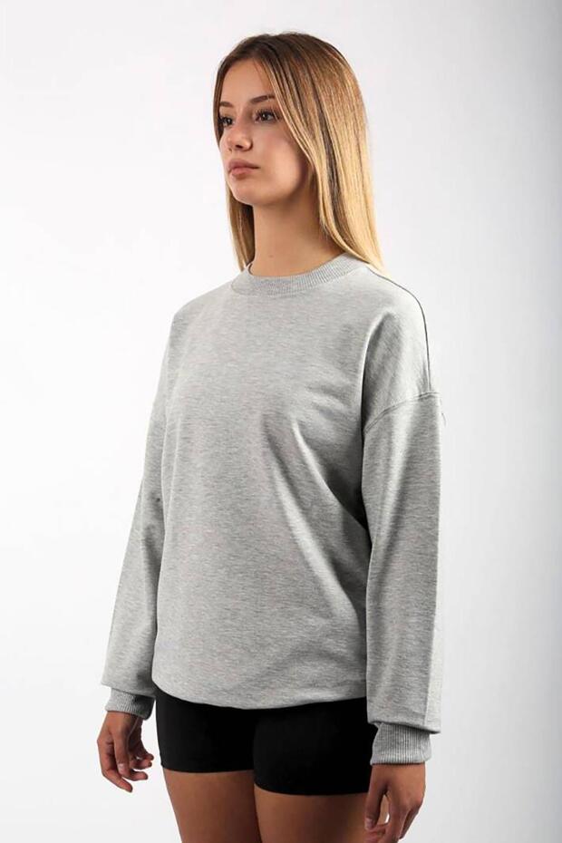 سويت شيرت أساسي برقبة دائرية باللون الرمادي SH111 - 2