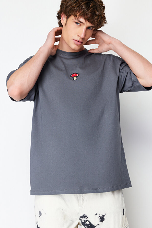 Antrasit Oversize/Geniş Kesim Mantar Nakışlı %100 T-Shirt TMNSS24TS00070 - 4