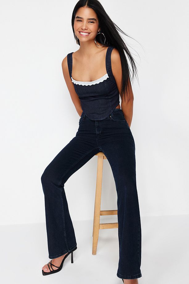 Koyu Mavi Dantel Yaka Detaylı Askılı Denim Crop Büstiyer TWOSS24BS00010 - 3