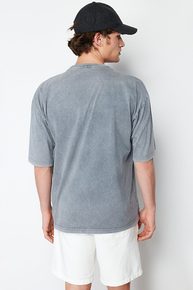 Gri Oversize/Geniş Kesim Eskitme/Soluk Efektli %100 Pamuklu T-shirt TMNSS24TS00146 - 3