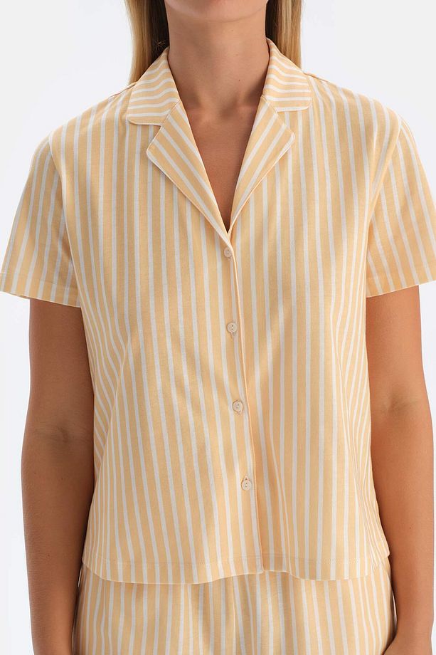 Sarı Çizgili Gömlek Şort Pijama Takımı - 7