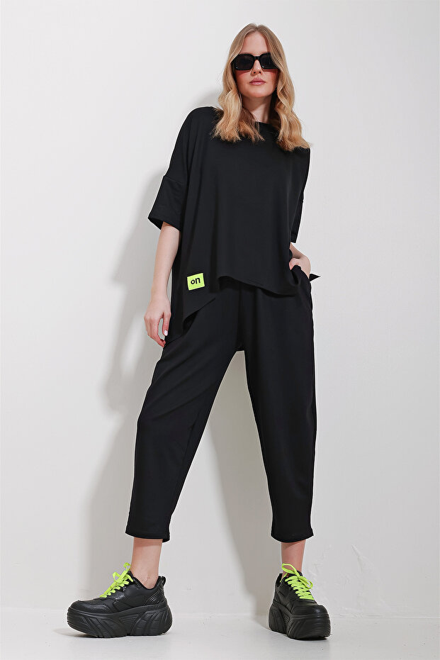 Schwarzes Set aus Bluse und Hose mit Rundhalsausschnitt, asymmetrischem Schnitt und Stickerei für Damen ALC-X11604 - 5