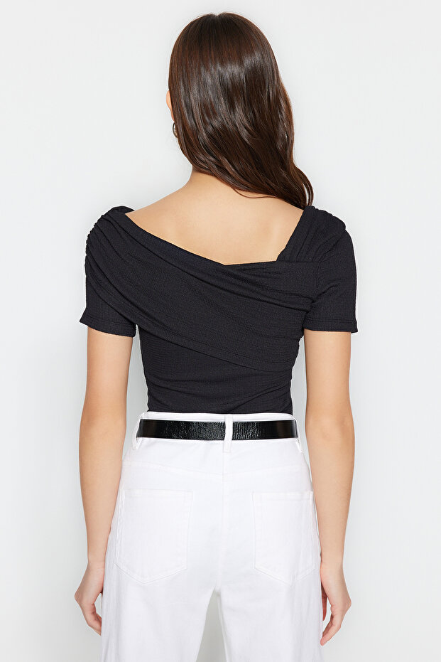 Siyah Asimetrik Yakalı Fitted/Vücuda Oturan Çıtçıtlı Örme Body TWOSS23BD00060 - 5