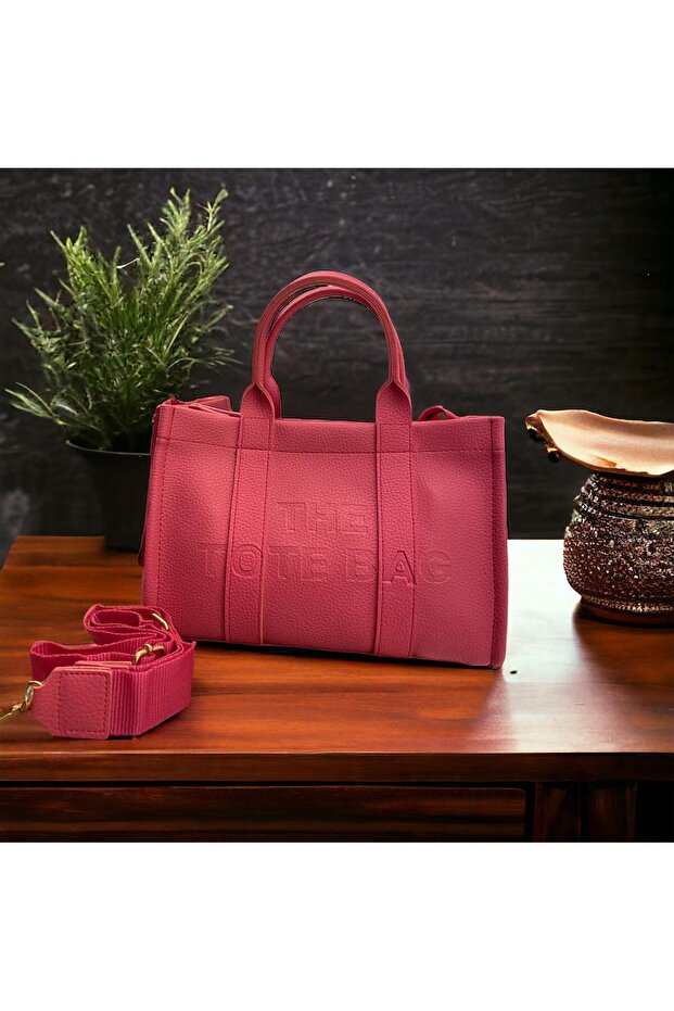 حقيبة كتف نسائية متوسطة الحجم من The Tote Bag