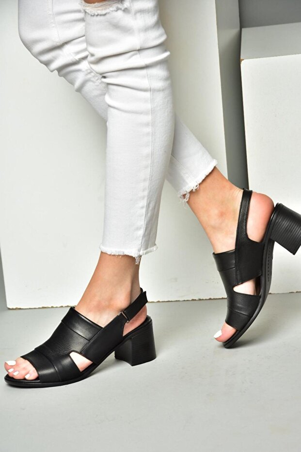 P555452303 Black Genuine Leather Thick Heeled Women's Sandals