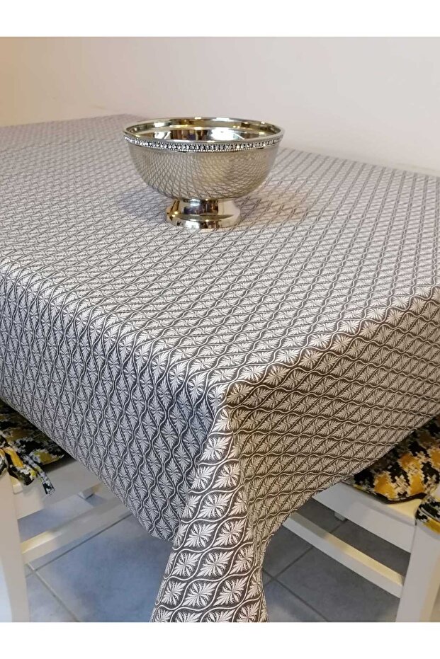 PVC ULNOB WITH NON-SLIP BASE - PATTERNED REMOVABLE TABLE CLOTH - 1