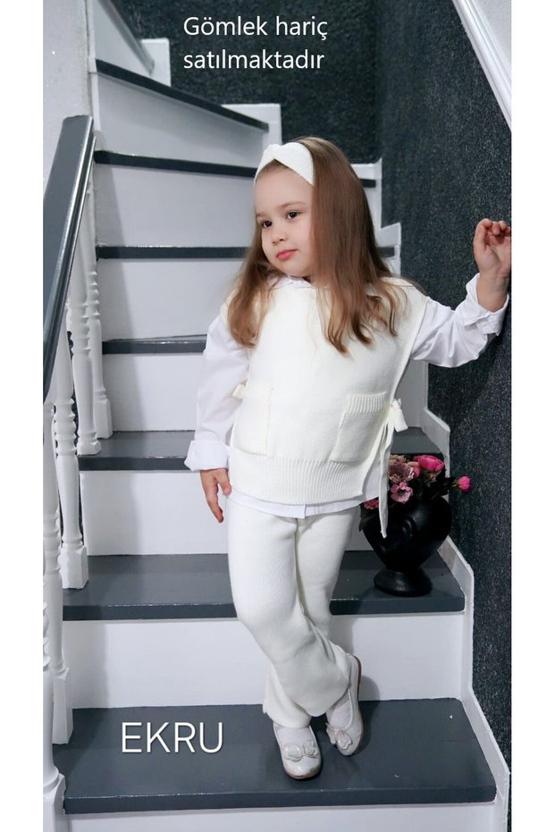 Trendy Girl's 3-Piece Knitwear Set with Hair Band, Trousers, Open Sides and Tie Detail Sweaters