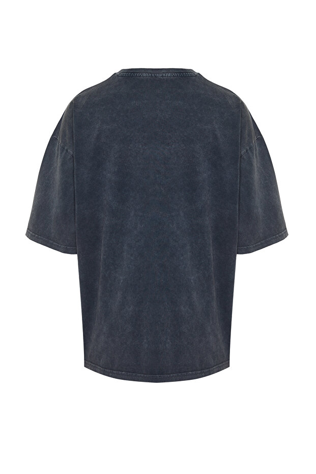 Antrasit Oversize/Geniş Kesim Soluk Efektli Yazı Baskılı %100 Pamuklu T-Shirt TMNSS24TS00120 - 8