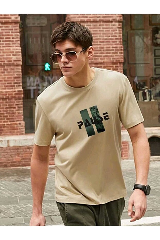 قميص قطني برقبة دائرية للرجال مطبوع عليه Pause