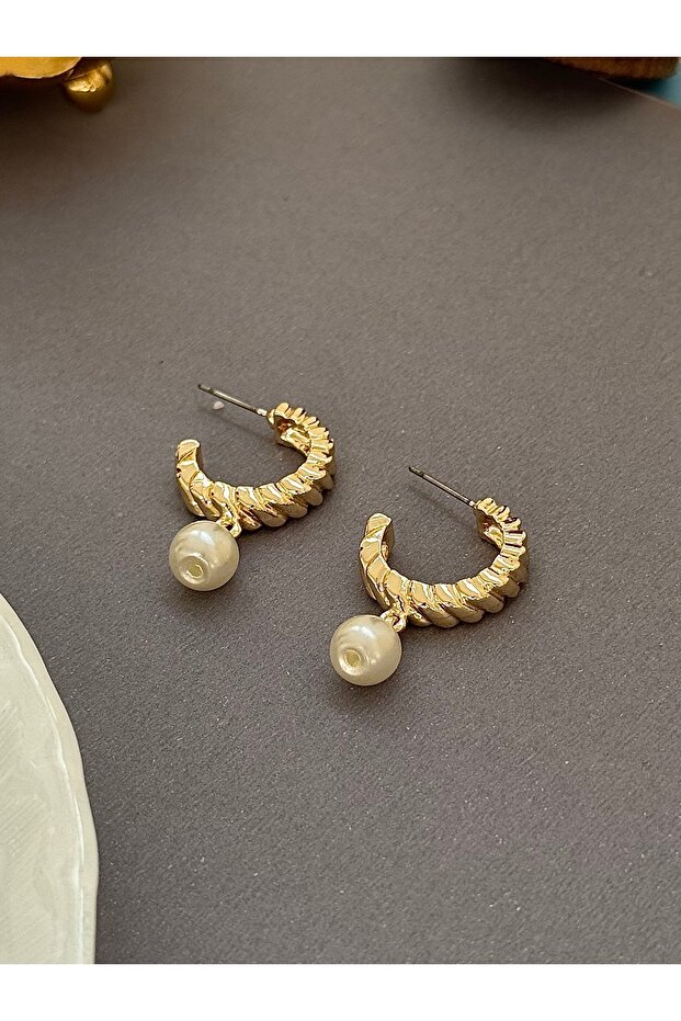 Pearl gold women's earrings with twist ring dangle
