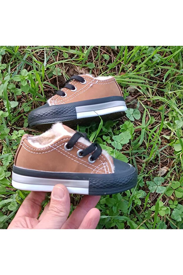 Copy - Unisex Kids Sneaker Model