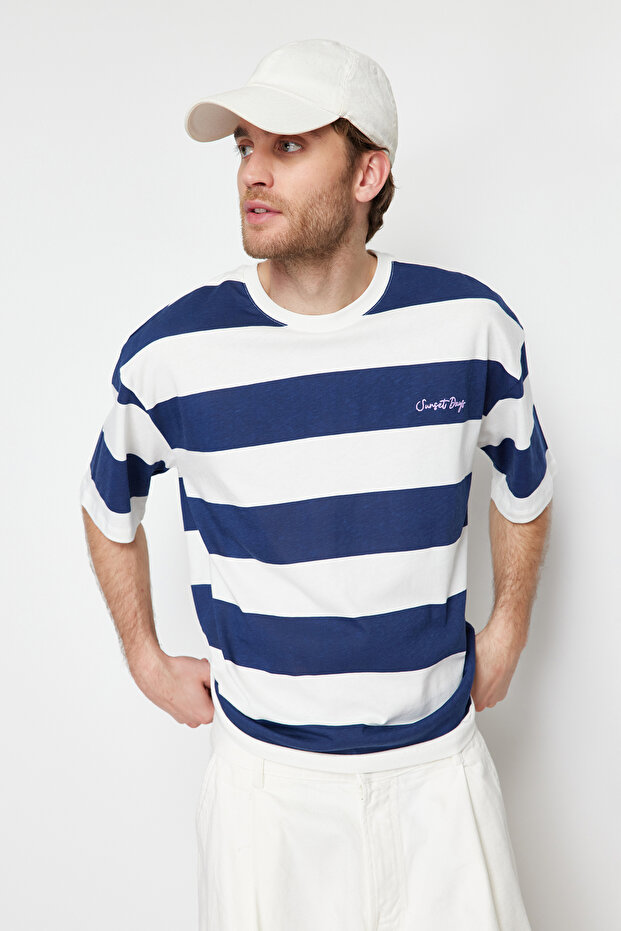 Lacivert Oversize Yazı Nakışlı Çizgili %100 Pamuklu Tok Kumaş T-shirt TMNSS24TS00099 - 4