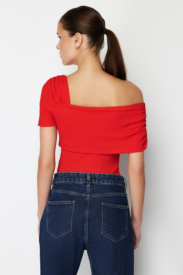 Kırmızı Asimetrik Yakalı Fitted/Vücuda Oturan Çıtçıtlı Örme Body TWOSS23BD00060 - 6