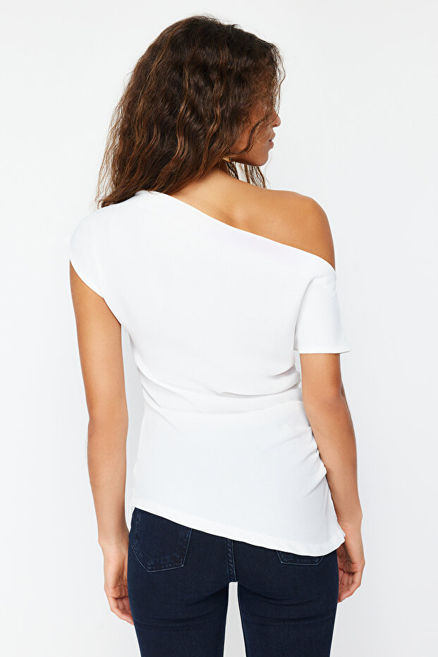 Ekru Kayık Yaka Fitted Dokuma Bluz TWOSS24BZ00353 - 6