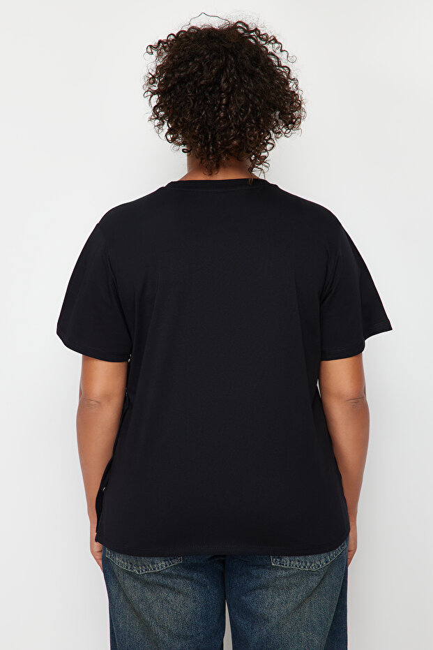 Siyah Boyfriend Fit Yanda Çıt Çıt Detaylı %100 Pamuk Örme Büyük Beden T-shirt TBBSS24BF00000 - 6