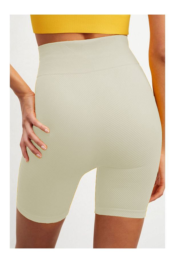 Felolin Model Dikişsiz Sporcu Şortu Örme Ve Seamless Model Ekru Renk - 4