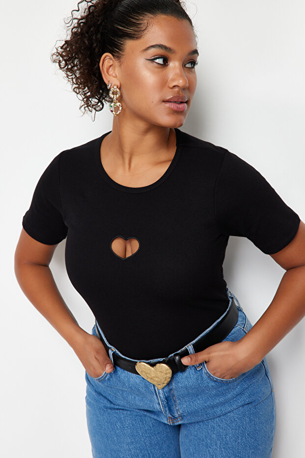 Siyah Slim Fit Kalpli Cut-Out Detaylı Fitilli %100 Pamuk Örme Büyük Beden T-shirt TBBSS24BF00006 - 3