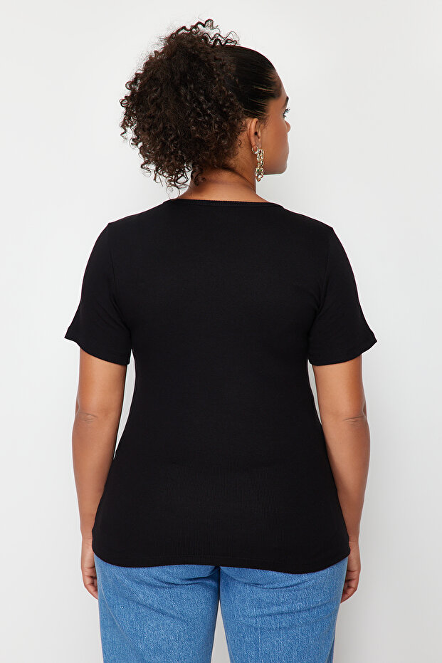Siyah Slim Fit Kalpli Cut-Out Detaylı Fitilli %100 Pamuk Örme Büyük Beden T-shirt TBBSS24BF00006 - 6